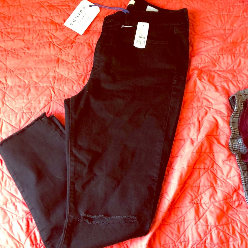 High waist black jeans with ripped knees